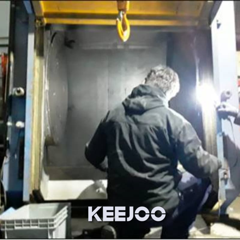Rubber belt replacement method of Crawler shot blasting machine